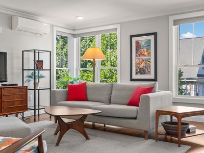 1789 Centre St Unit 301, Boston, MA, 02132