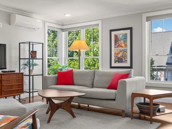 1789 Centre St Unit 301, Boston, MA 02132