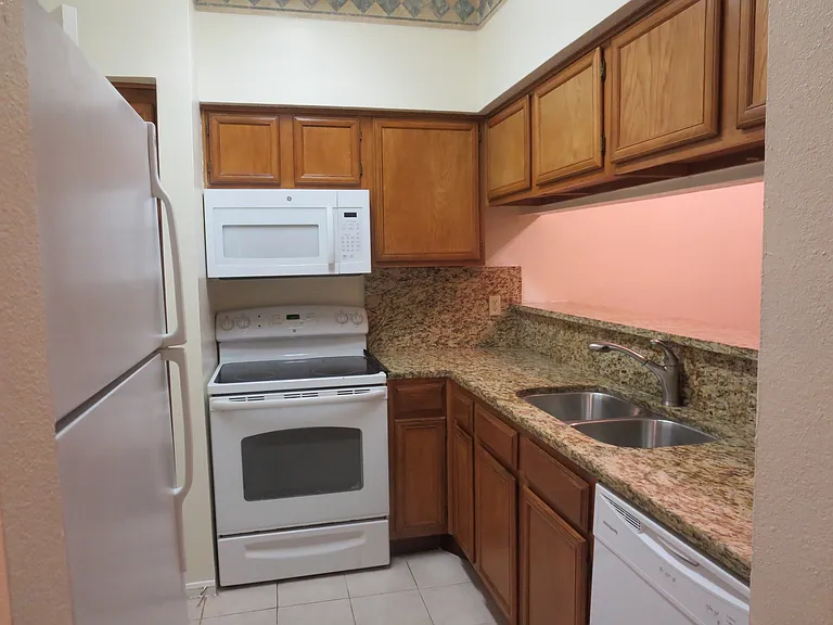 2901 San Jacinto Blvd #207 — Photo 5