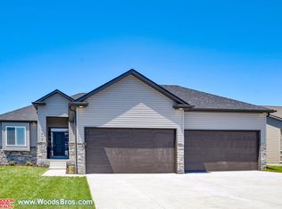 1217 N 100th St, Lincoln, NE 68527