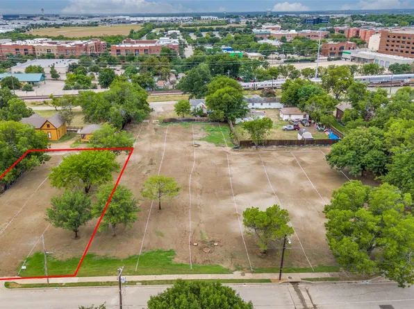 416 E College St, Grapevine, TX 76051