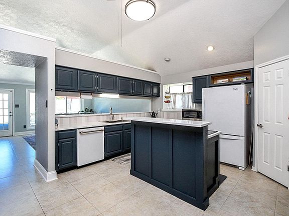 4th image of 2524 Hadley Cir