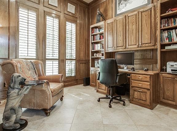 4th image of 2710 Derby Ct