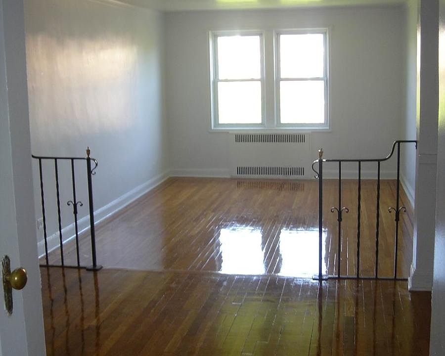 2nd image of 934 E 19th St
