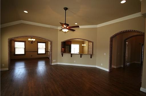 5th image of 6108 Valley Forge Dr