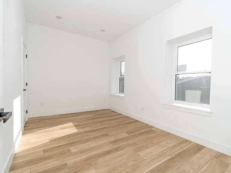 2700 E Auburn St #G204 — Photo 15