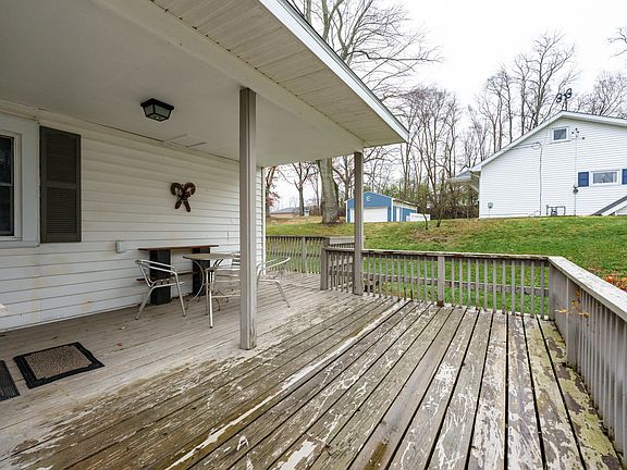 3rd image of 6992 Easthill Dr