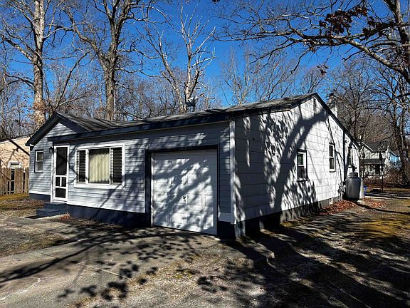 4th image of 716 Phillip Desantis Dr