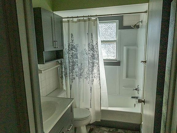 5th image of 2254 Jeffrey St