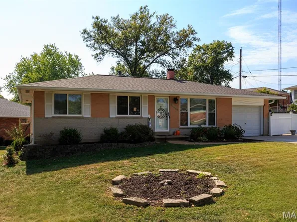 11206 Santa Clara Dr, Saint Louis, MO 63126