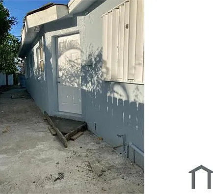 1389 W 33rd St — Photo 14