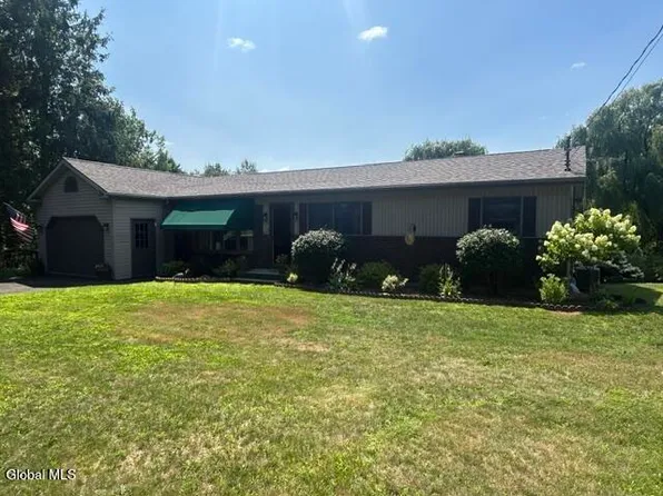 25 Pineview Place, Melrose, NY 12121