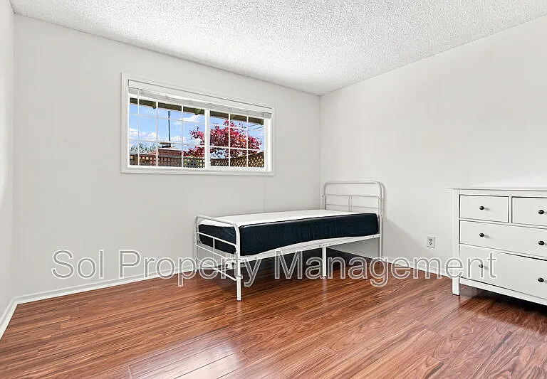 426 Swift St — Photo 11