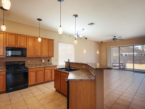 3rd image of 43314 W Oakland Ct