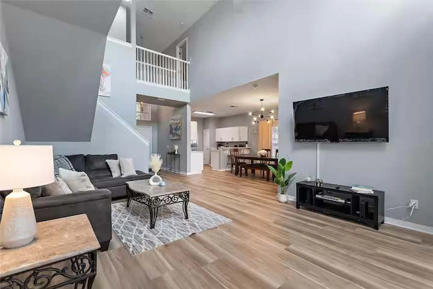 5 bed, 3.0 bath, 2486 sqft, $5,449 — Photo 3