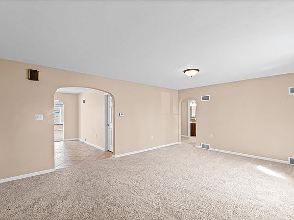 4th image of 1019 N Sangamon Ave
