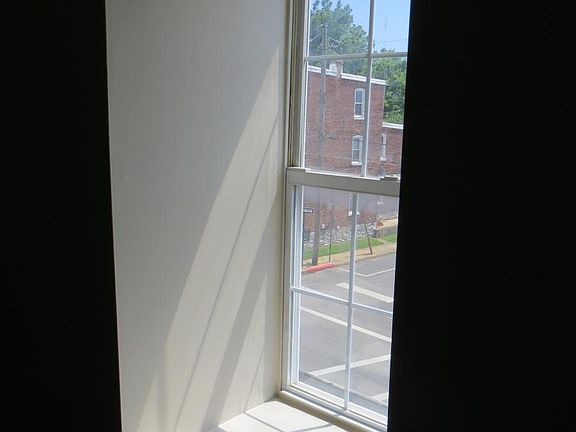 5th image of 800 Washington Ave APT 6