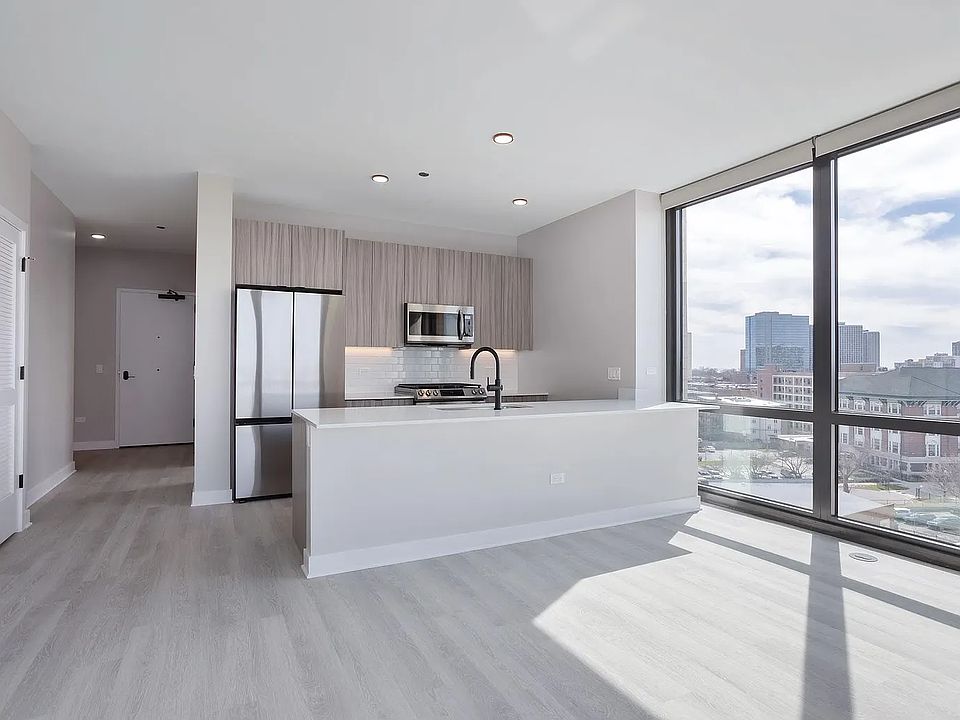 1st image of 4609 N Broadway St #201