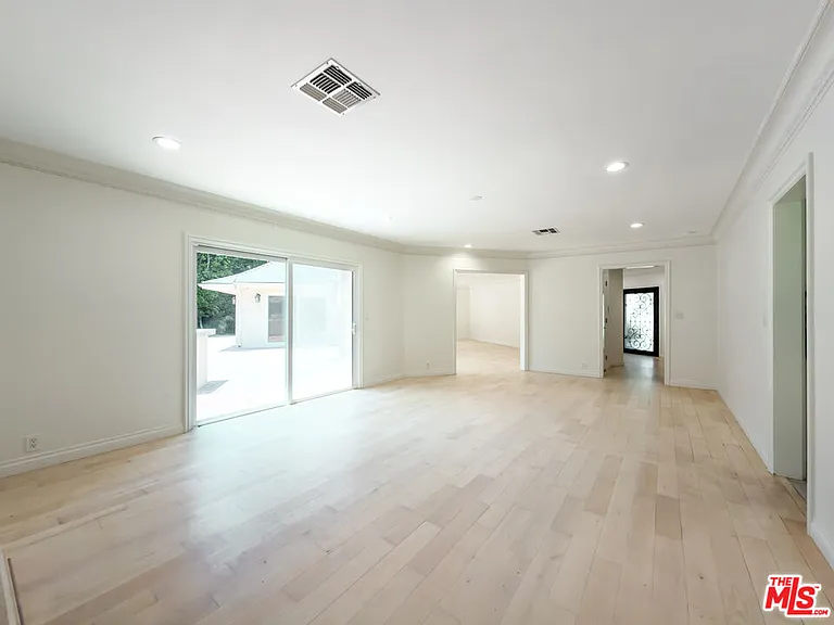 1094 Garden Ln — Photo 45