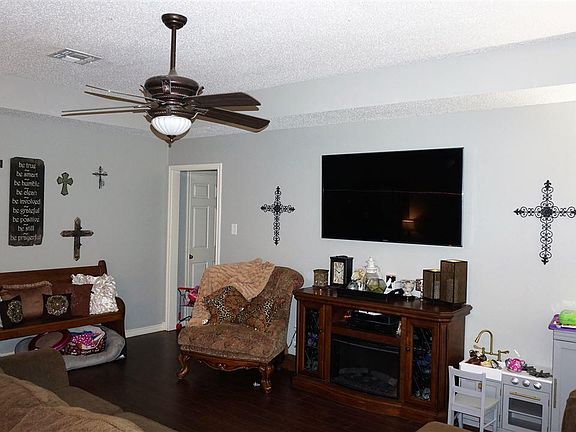 3rd image of 304 Shadow Wood Dr