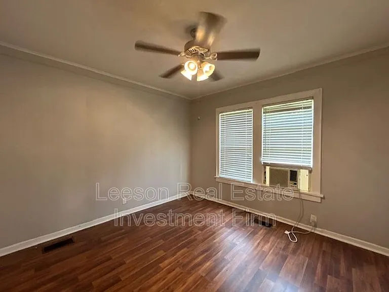225 E Elmwood St — Photo 6