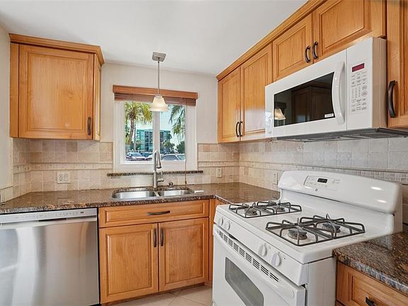 3rd image of 1847 SHORE DRIVE S #117