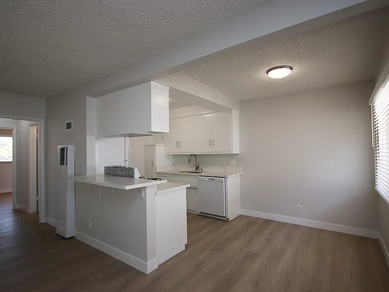 2505 W Grand Ave #F — Photo 7