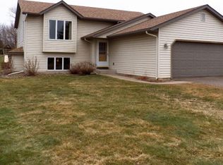 463 Jensen Ln, Hudson, WI 54016