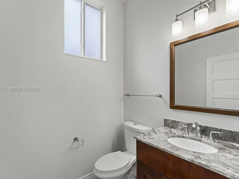 1110 NE 1st Ave #1110 — Photo 5