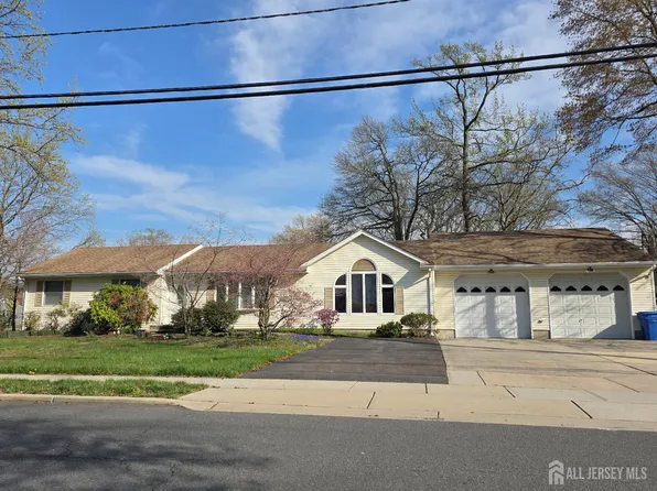 1712 Taylor Dr, North Brunswick, NJ 08902