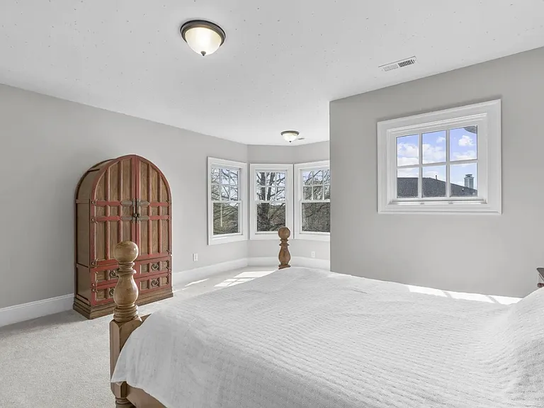 1313 Legendary Ln — Photo 32