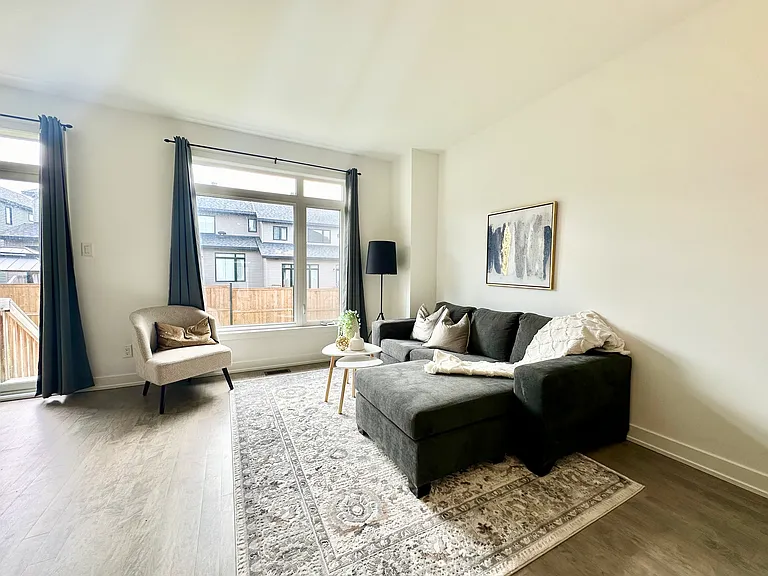 Broadridge Cres — Photo 5