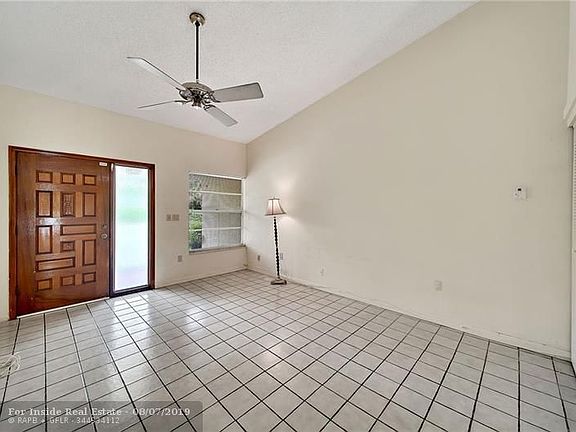 3rd image of 840 SW 12th Pl #W