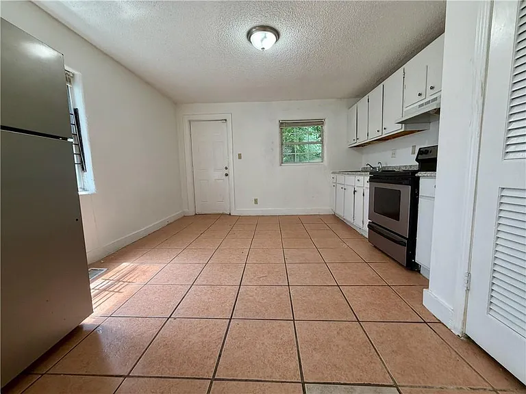 1070 Ollie Cir NW — Photo 3