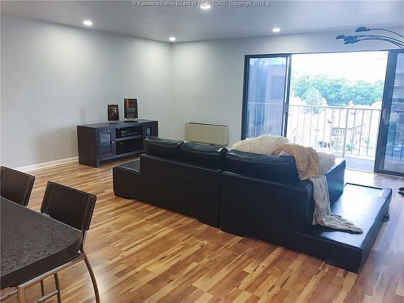 3rd image of 2106 Kanawha Blvd E APT 718