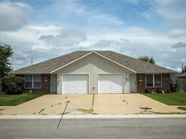 1414 SW Blue Branch Dr, Grain Valley, MO 64029