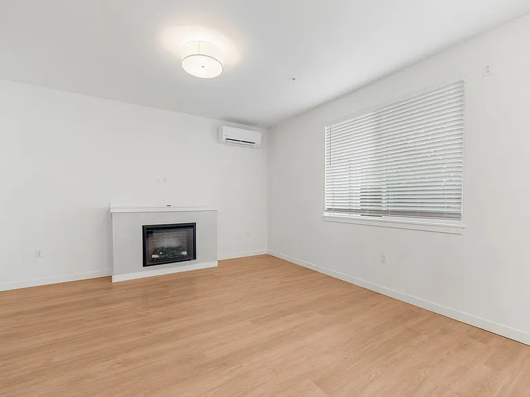 51st Street Apartments — Photo 9