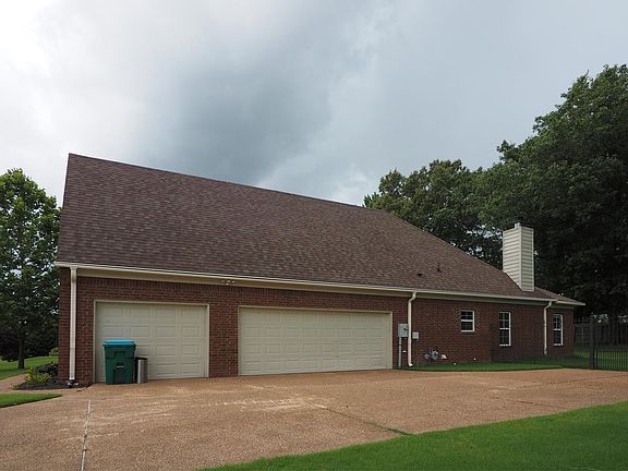 4th image of 400 Eagle Valley Dr