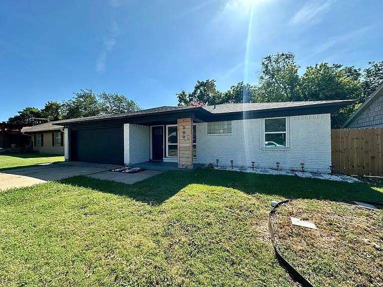 509 Dover Dr — Photo 3
