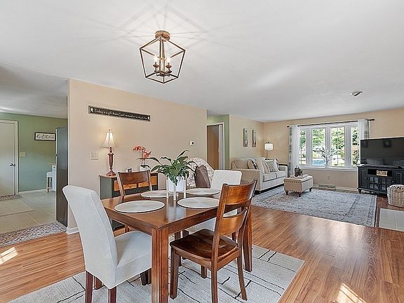 5th image of 137 Whittier Meadows Dr