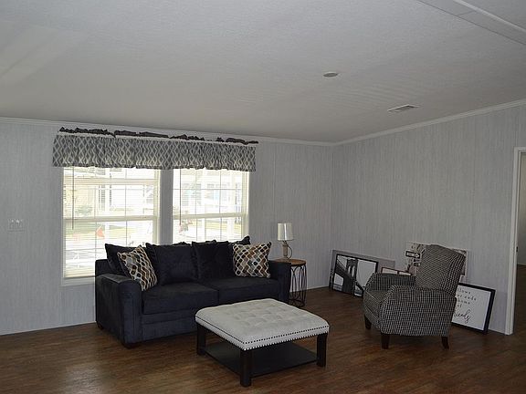 5th image of 114 Sunnybrook Cir S
