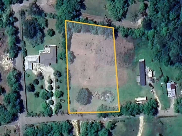 Julia St, Abita Springs, LA 70420