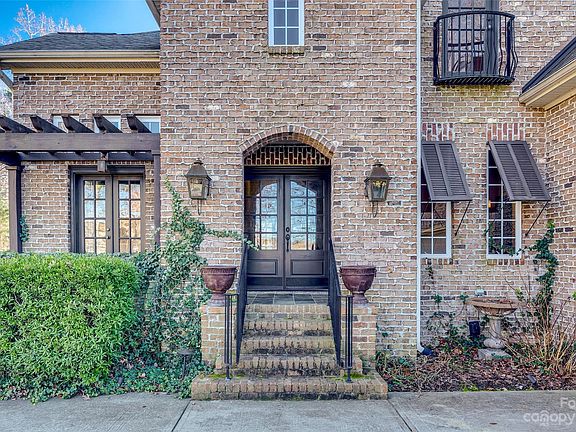 2nd image of 9129 Shorewood Pl