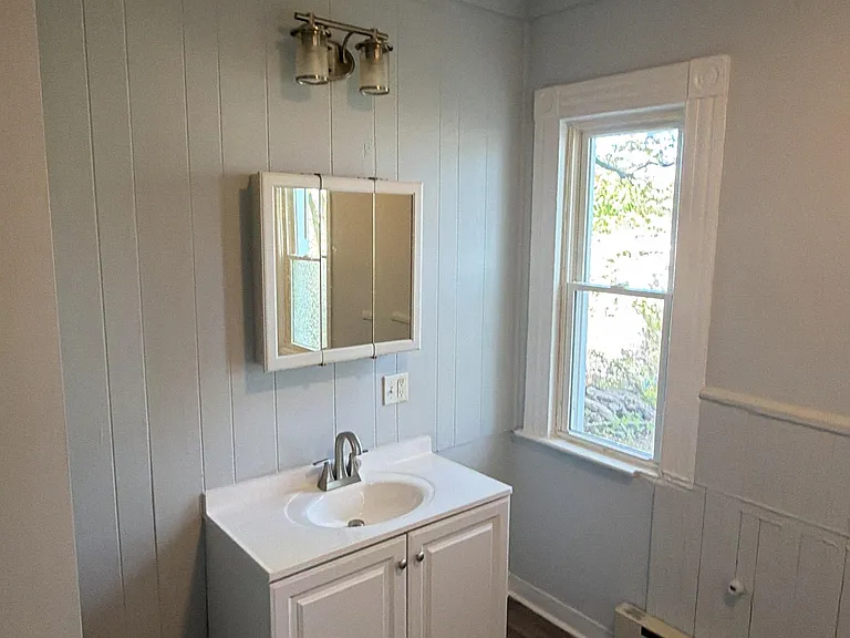 573 Howe Ave #1A — Photo 5
