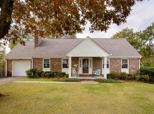 206 Robinhood Dr, Florence, AL 35633