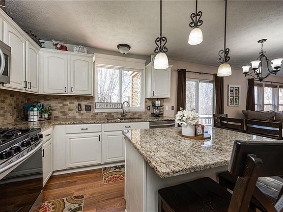 2nd image of 1124 Molland Dr