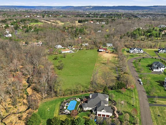 3rd image of 34 Aqueduct Rd
