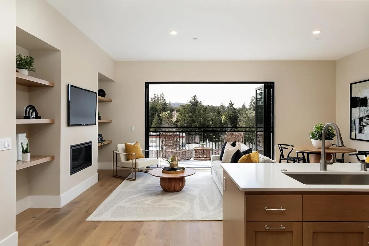 2 bed, 2.5 bath, 1350 sqft, $7,950 — Photo 2