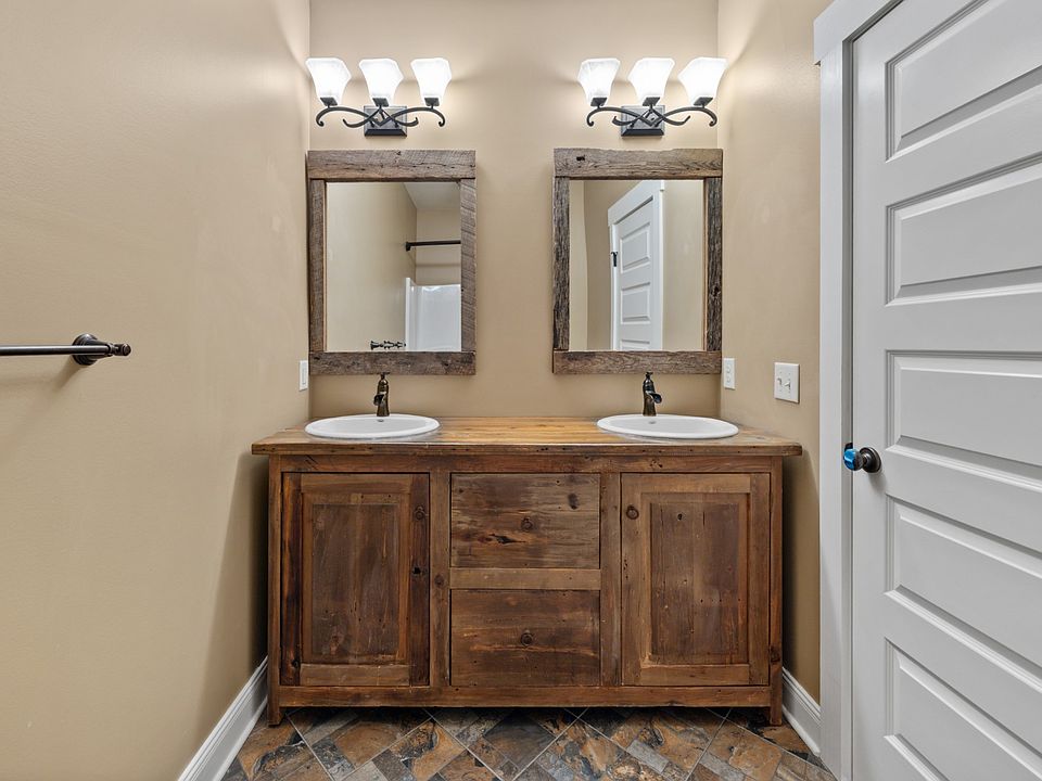 40th image of 128 Leath Ln