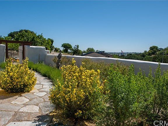 Front courtyard view